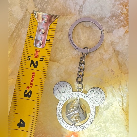 Mickey Head w/Spinning Cube of Mickey, Minnie, Donald, Goofy, and Disney Parks - Picture 10 of 10